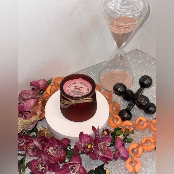 NEW- CANTALOUPE BERRY BUSH. SCENT UNLEASHED, LUXURY HAND POURED SCENTED CANDLES. - Picture 6 of 7